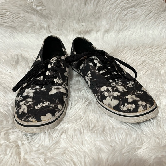 Vans floral black and white sneakers size 9 womens - Picture 1 of 9